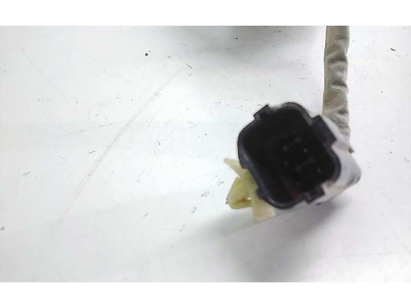 Recambio de cerradura puerta delantera derecha para kia sorento 2.5 crdi active referencia OEM IAM 813203E010  