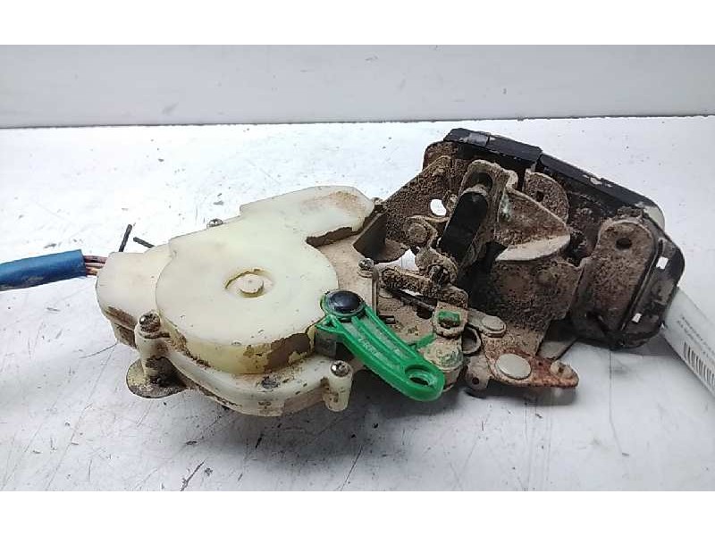 Recambio de cerradura puerta trasera derecha para kia sorento 2.5 crdi active referencia OEM IAM 814203E010  