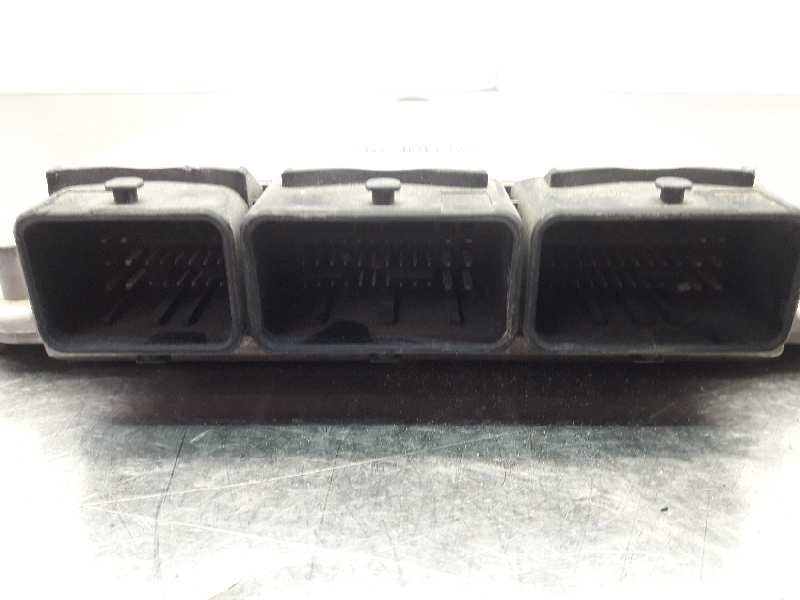 Recambio de centralita motor uce para renault trafic (desde 5.89) referencia OEM IAM 0281010633 356 45281