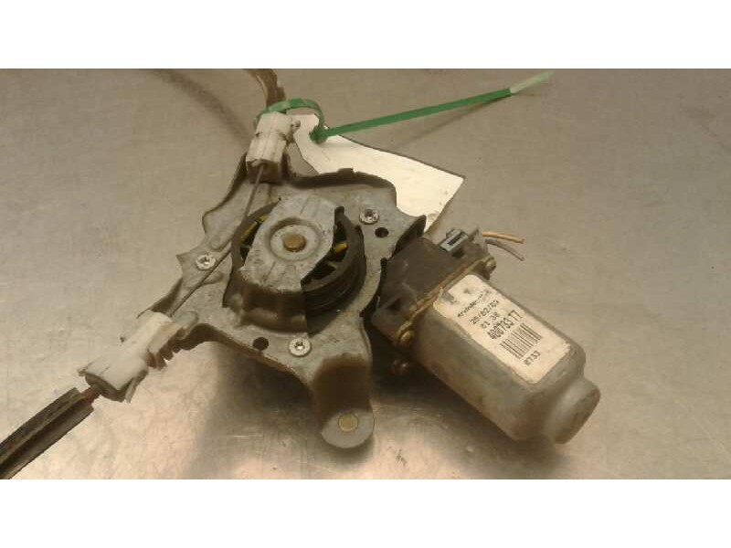 Recambio de elevalunas delantero izquierdo para renault clio ii fase ii (b/cb0) authentique referencia OEM IAM 7700842247  