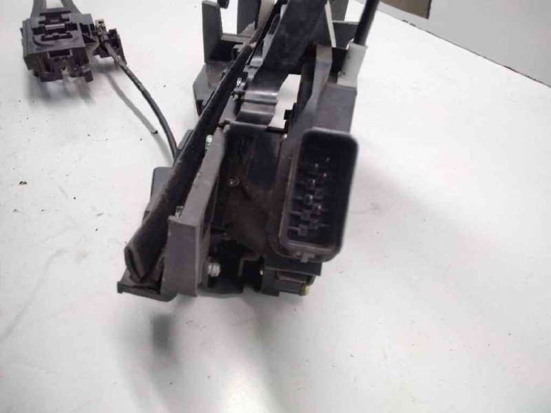 Recambio de cerradura puerta delantera derecha para ford focus berlina (cap) ghia referencia OEM IAM »PBTGF30« 2400001 