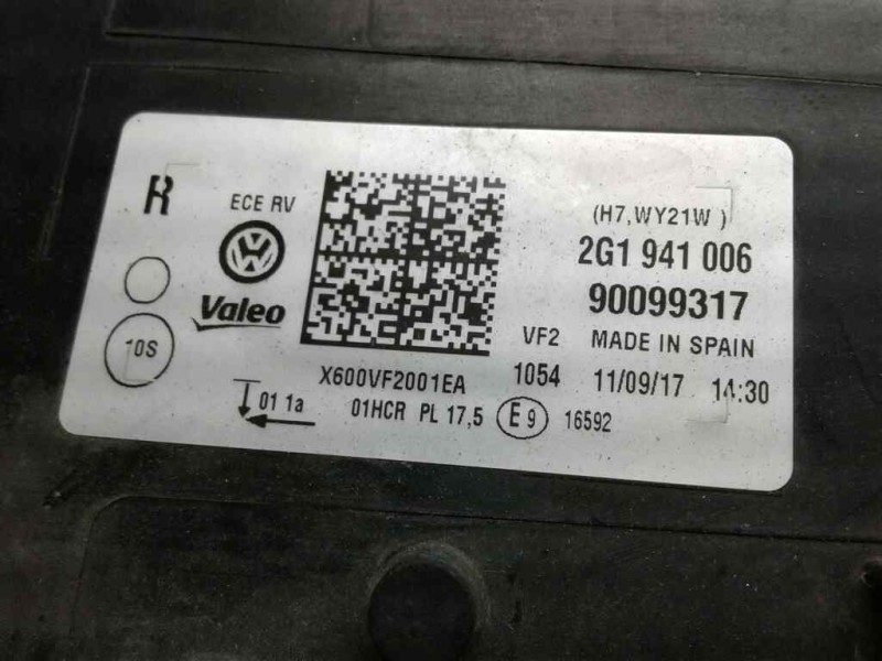 Recambio de faro derecho para volkswagen polo referencia OEM IAM 2G1941006  