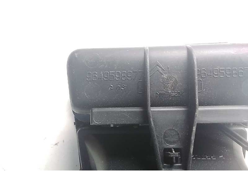 Recambio de aireador derecho para citroen c4 berlina lx referencia OEM IAM 9649598977  