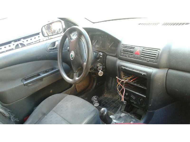 skoda octavia berlina (1u2) del año 2003