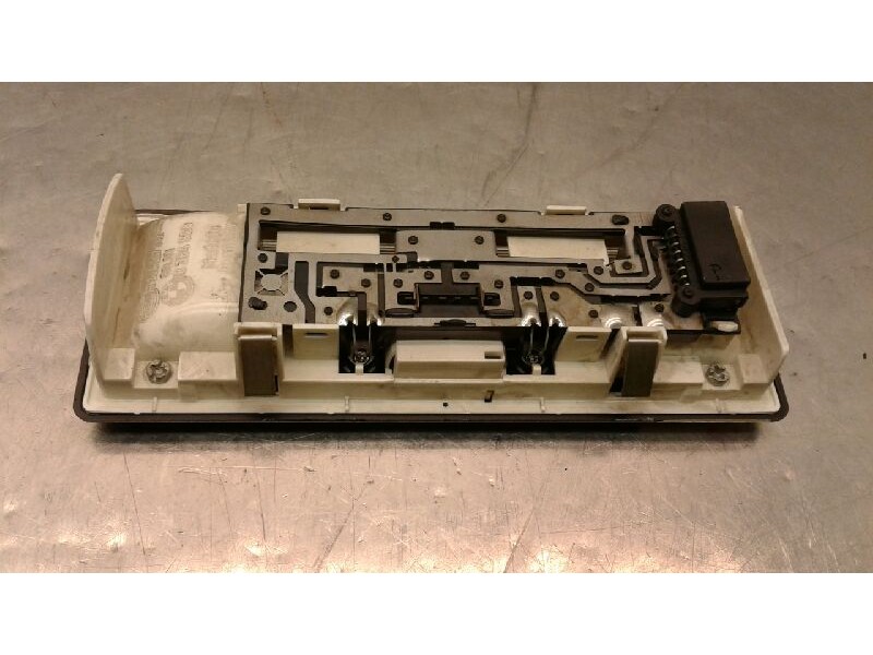 Recambio de luz interior para bmw serie 3 berlina (e46) 320d referencia OEM IAM 8364O28  