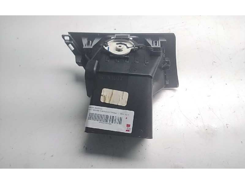 Recambio de aireador izquierdo para renault megane iii berlina 5 p emotion referencia OEM IAM   