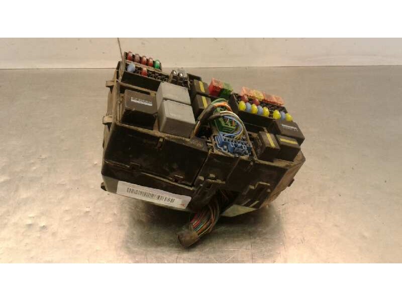 Recambio de caja fusibles para ford mondeo berlina (ge) ambiente referencia OEM IAM 71543256  