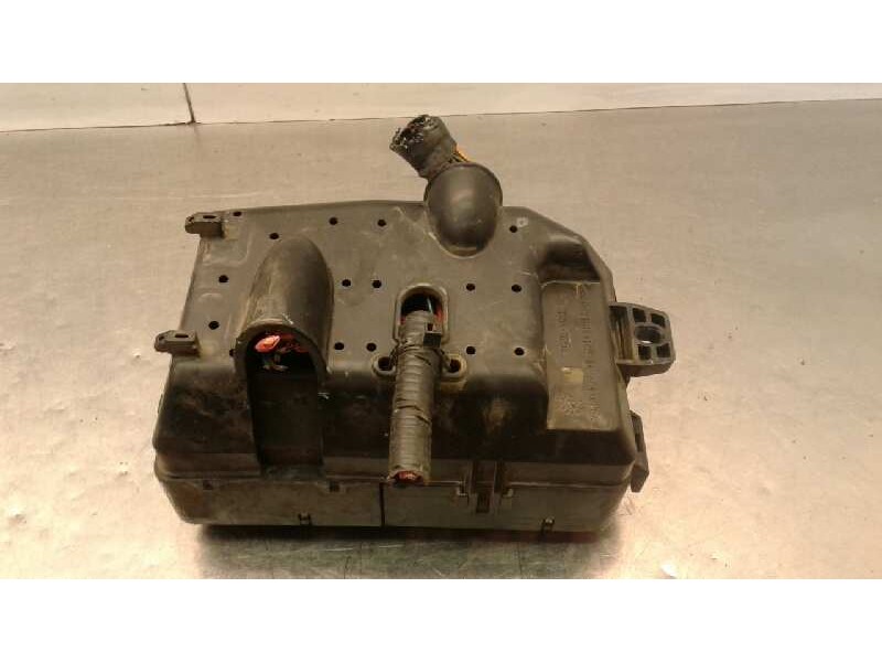Recambio de caja fusibles para ford mondeo berlina (ge) ambiente referencia OEM IAM 71543256  