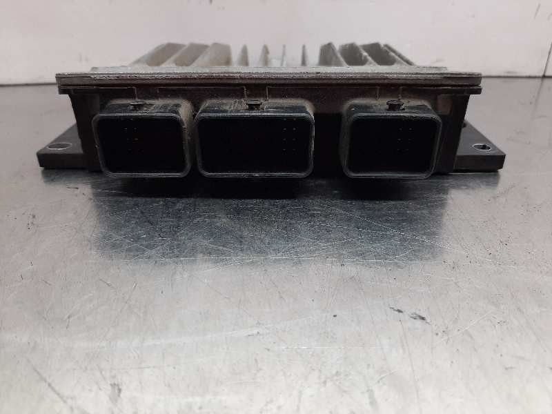 Recambio de centralita motor uce para renault scenic ii confort authentique referencia OEM IAM 8200334419  