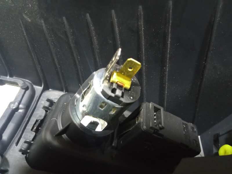 Recambio de consola central para bmw serie 1 berlina (e81/e87) 118d referencia OEM IAM 9278026  