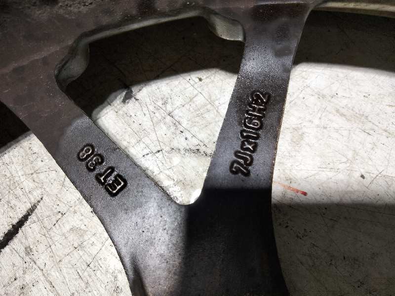 Recambio de llanta aluminio para volkswagen golf iv berlina (1j1) básico referencia OEM IAM 16-5-TORNILLOS ET38 