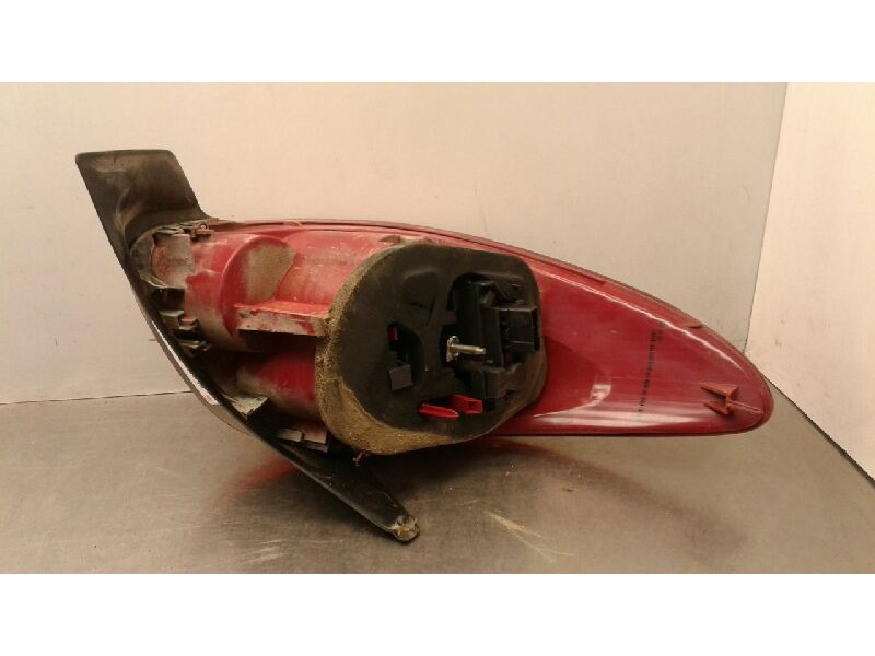 Recambio de piloto trasero derecho para peugeot 206 berlina x-line referencia OEM IAM   