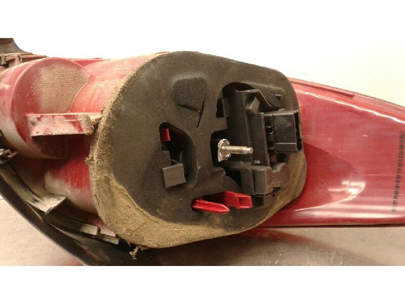 Recambio de piloto trasero derecho para peugeot 206 berlina x-line referencia OEM IAM   