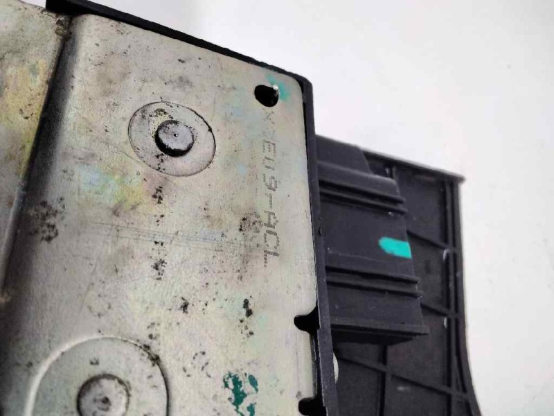 Recambio de cerradura puerta delantera derecha para ford fiesta (cbk) ambiente referencia OEM IAM X2EU9ACL XF11408 