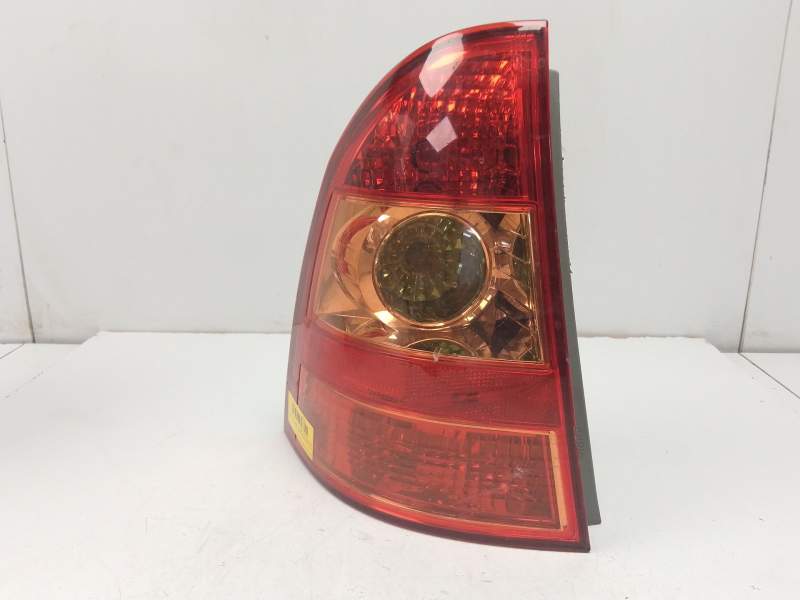 Recambio de piloto trasero izquierdo para toyota corolla station wagon (_e12_) 2.0 d-4d (cde120_) referencia OEM IAM 81561022800
