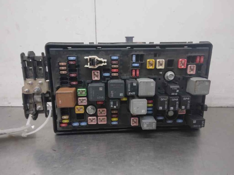 Recambio de caja fusibles para opel insignia berlina cosmo referencia OEM IAM 544949969  