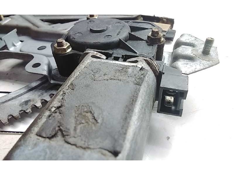 Recambio de elevalunas delantero derecho para peugeot 205 berlina referencia OEM IAM   