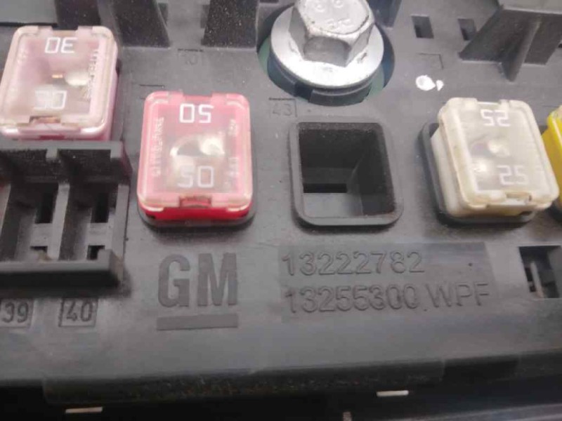 Recambio de caja fusibles para opel insignia berlina cosmo referencia OEM IAM 544949969  