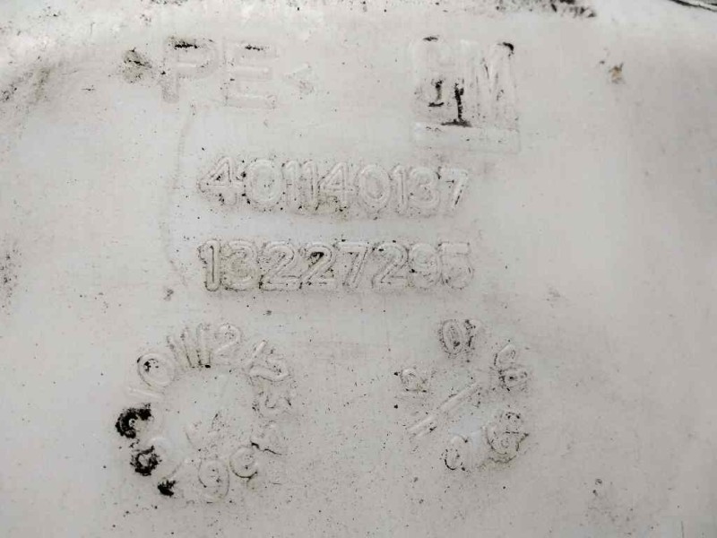 Recambio de deposito limpia para opel insignia berlina cosmo referencia OEM IAM 401140137  