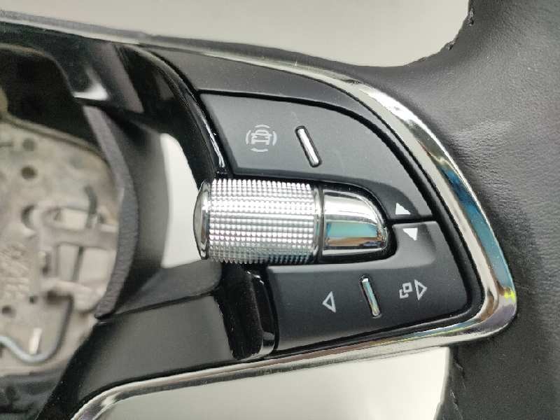 Recambio de volante para skoda fabia referencia OEM IAM 5E3419093A  