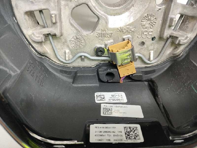 Recambio de volante para skoda fabia referencia OEM IAM 5E3419093A  