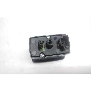 Recambio de mando elevalunas trasero derecho para mercedes-benz clase m (w164) 320 / 350 cdi (164.122) referencia OEM IAM A25182