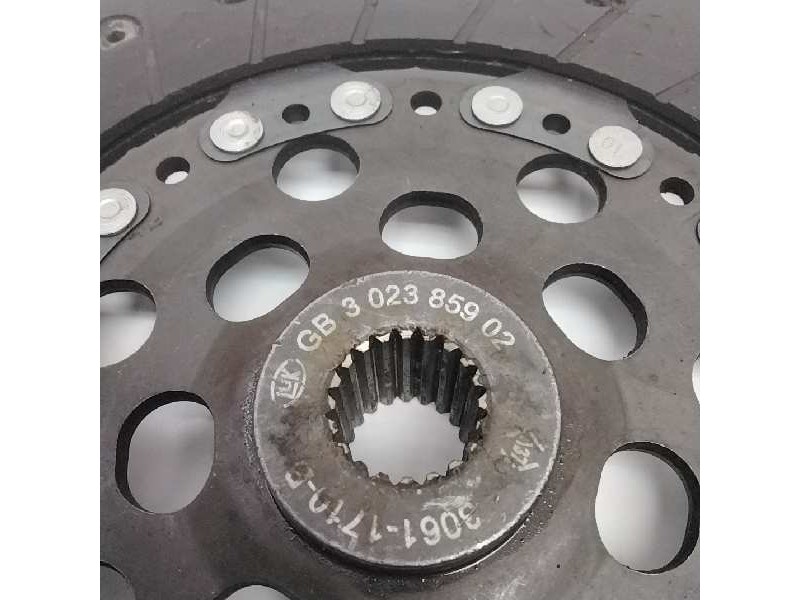 Recambio de disco embrague para volvo v40 familiar 1.9 diesel cat referencia OEM IAM GB302385902  