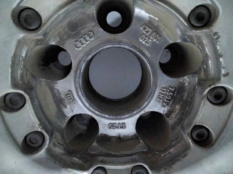 Recambio de llanta aluminio para audi a6 avant (4b5) 2.5 tdi quattro referencia OEM IAM 175TORNILLOS ET25 