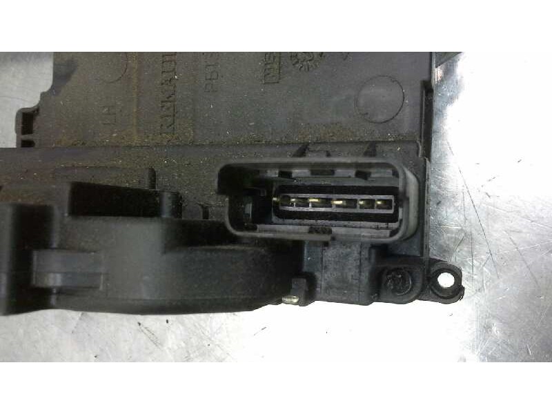 Recambio de cerradura puerta trasera izquierda para renault scenic iii grand bose edition referencia OEM IAM   