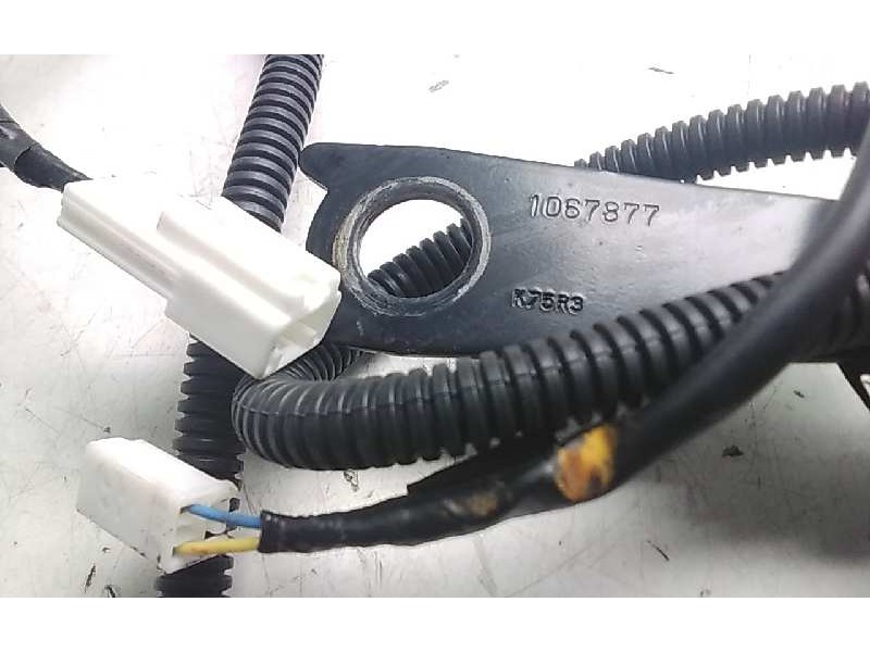 Recambio de enganche delantero derecho para toyota yaris hybrid feel referencia OEM IAM 1067877  