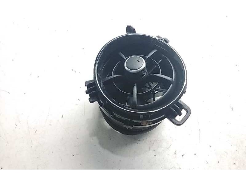 Recambio de aireador izquierdo para toyota yaris hybrid feel referencia OEM IAM 5556862280  