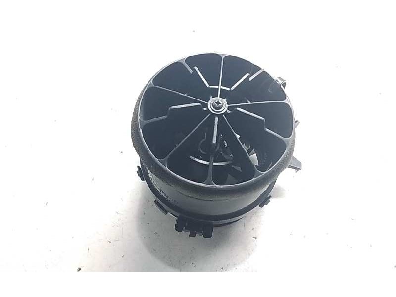 Recambio de aireador izquierdo para toyota yaris hybrid feel referencia OEM IAM 5556862280  