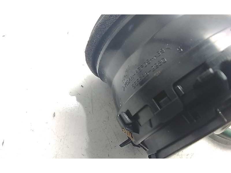 Recambio de aireador izquierdo para toyota yaris hybrid feel referencia OEM IAM 5556862280  