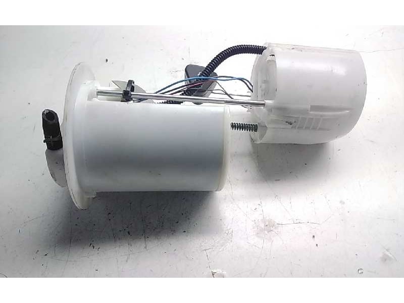Recambio de aforador para toyota yaris hybrid feel referencia OEM IAM 777040D090  
