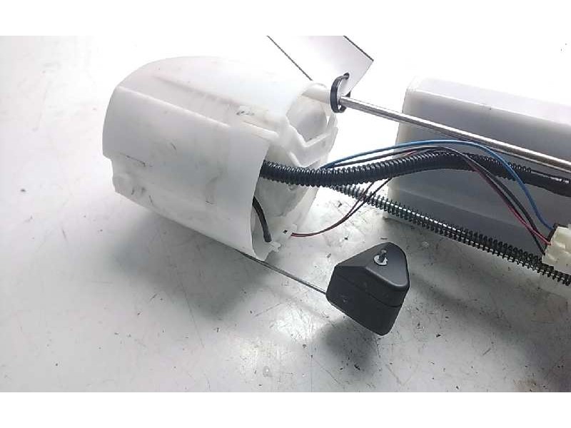 Recambio de aforador para toyota yaris hybrid feel referencia OEM IAM 777040D090  