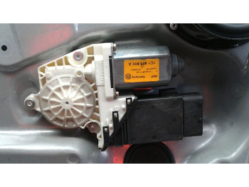 Recambio de elevalunas delantero derecho para volkswagen golf iv berlina (1j1) conceptline referencia OEM IAM 1J3837462H  