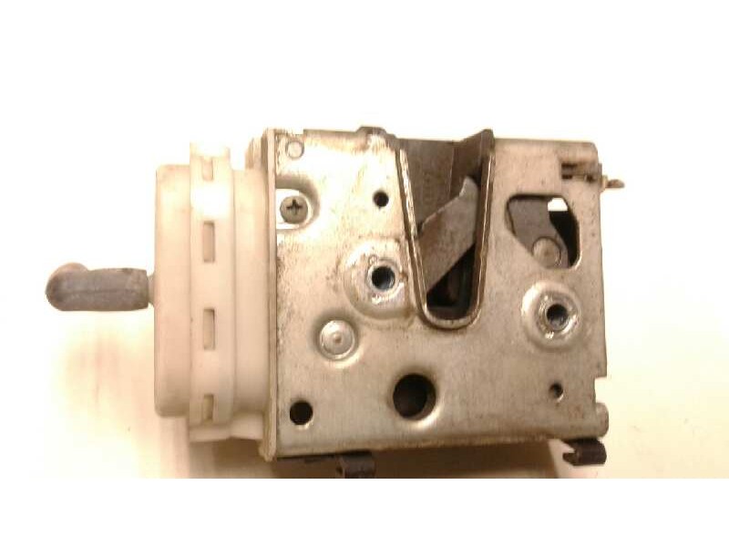 Recambio de cerradura puerta trasera izquierda para audi 100 berlina (c4) básico referencia OEM IAM 8D0839015D  