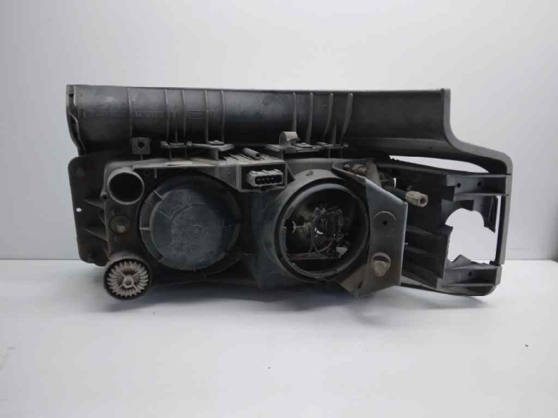 Recambio de faro derecho para renault premium route 2006 fg 4x2 larga distancia referencia OEM IAM   
