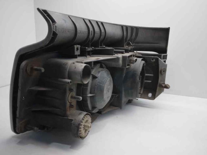 Recambio de faro derecho para renault premium route 2006 fg 4x2 larga distancia referencia OEM IAM   