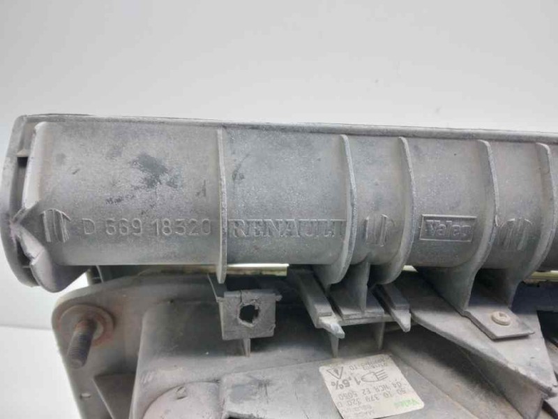 Recambio de faro derecho para renault premium route 2006 fg 4x2 larga distancia referencia OEM IAM   