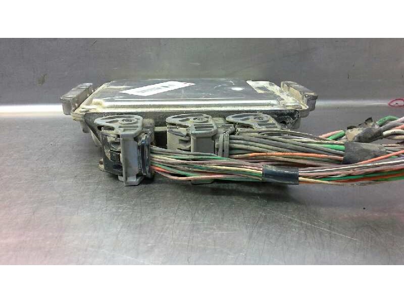 Recambio de centralita motor uce para nissan primastar (x83) caja cerrada batalla corta 2,7t referencia OEM IAM 0281011529 371 
