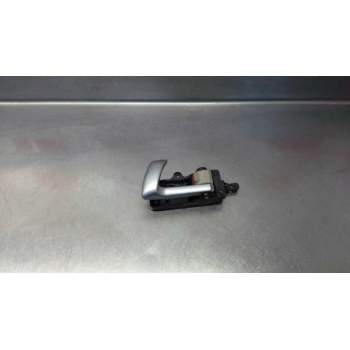 MANETA INTERIOR DELANTERA IZQUIERDA 826102B010J4 