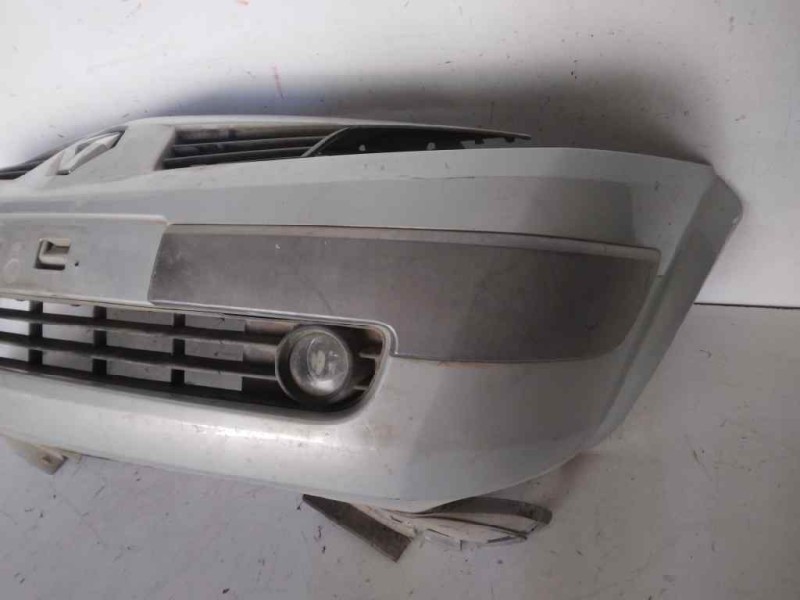 Recambio de paragolpes delantero para renault megane ii berlina 5p dynamique referencia OEM IAM 8200027779  