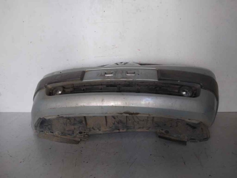 Recambio de paragolpes delantero para renault megane ii berlina 5p dynamique referencia OEM IAM 8200027779  