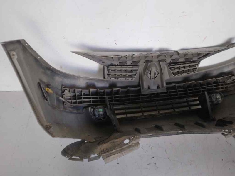 Recambio de paragolpes delantero para renault megane ii berlina 5p dynamique referencia OEM IAM 8200027779  