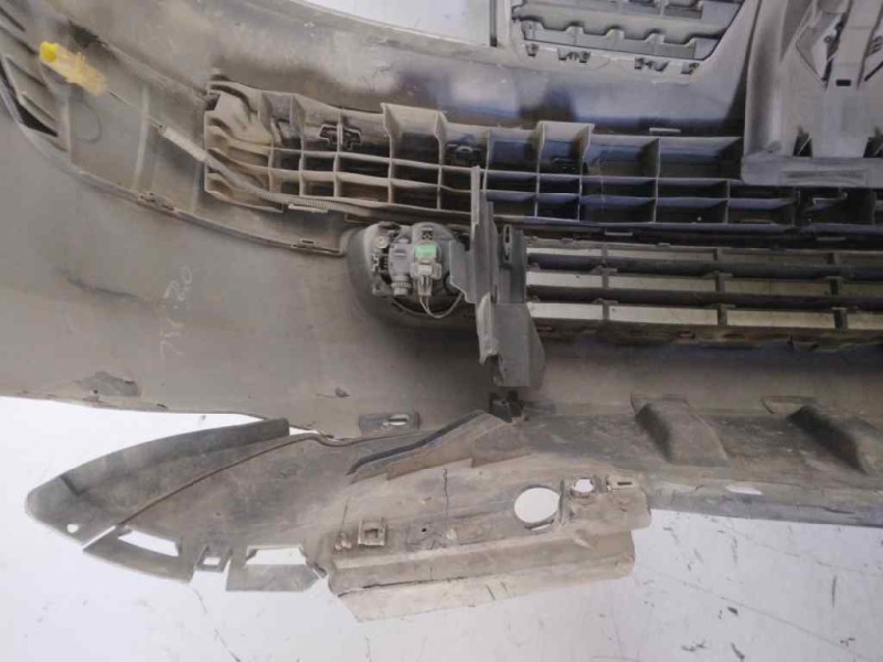 Recambio de paragolpes delantero para renault megane ii berlina 5p dynamique referencia OEM IAM 8200027779  