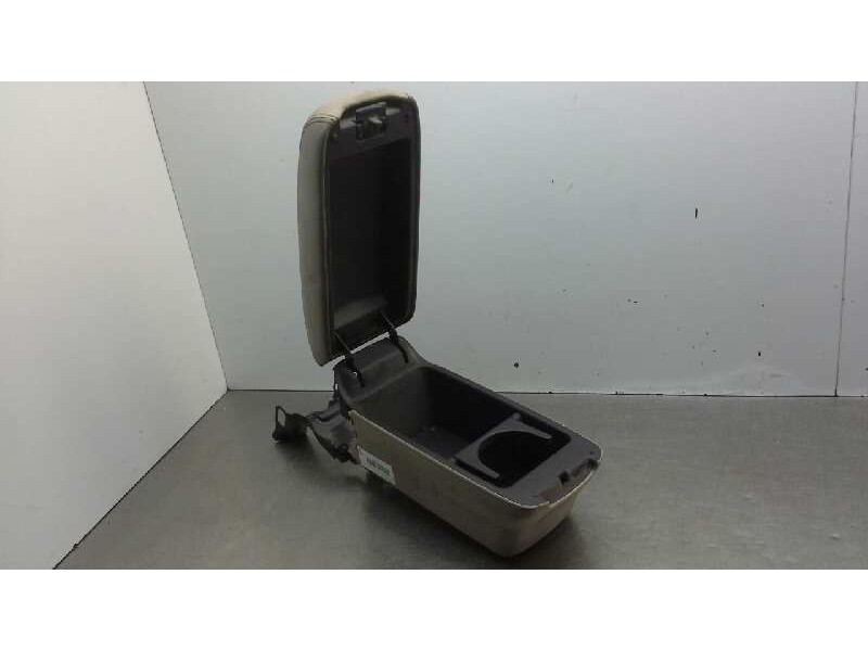 Recambio de apoyabrazos central para toyota avensis berlina (t25) 2.0 d4-d executive berlina (5-ptas.) referencia OEM IAM   