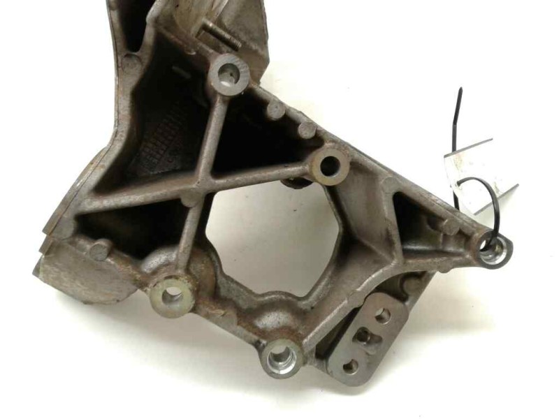 Recambio de soporte bomba inyeccion para opel insignia berlina edition referencia OEM IAM GM55574721  