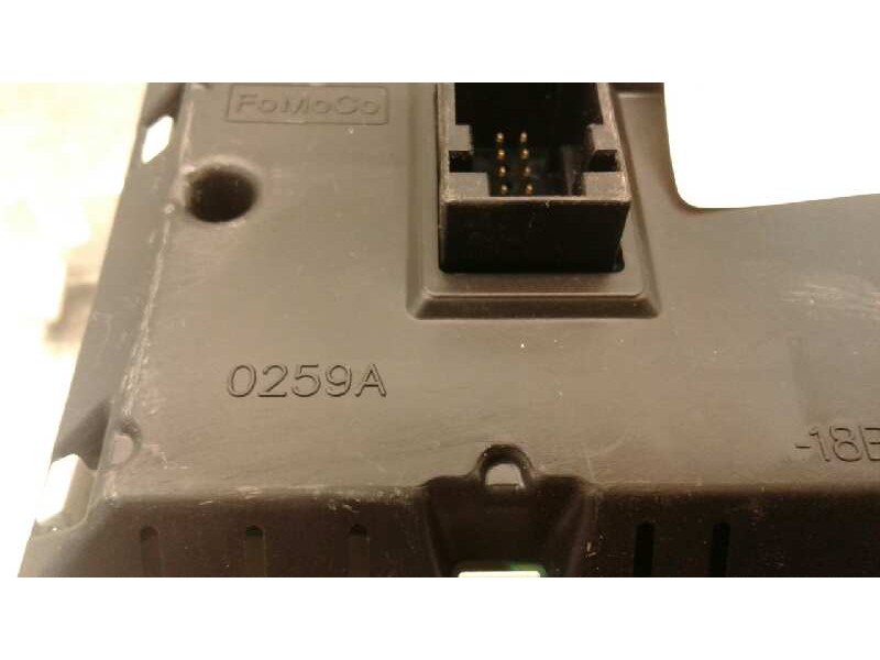 Recambio de pantalla multifuncion para ford fiesta (cb1) trend referencia OEM IAM AA6T18B955BB 0259A 