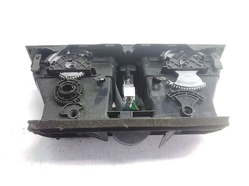 Recambio de aireador central para volkswagen golf vi (5k1) 1.6 tdi dpf referencia OEM IAM 5K0815736  